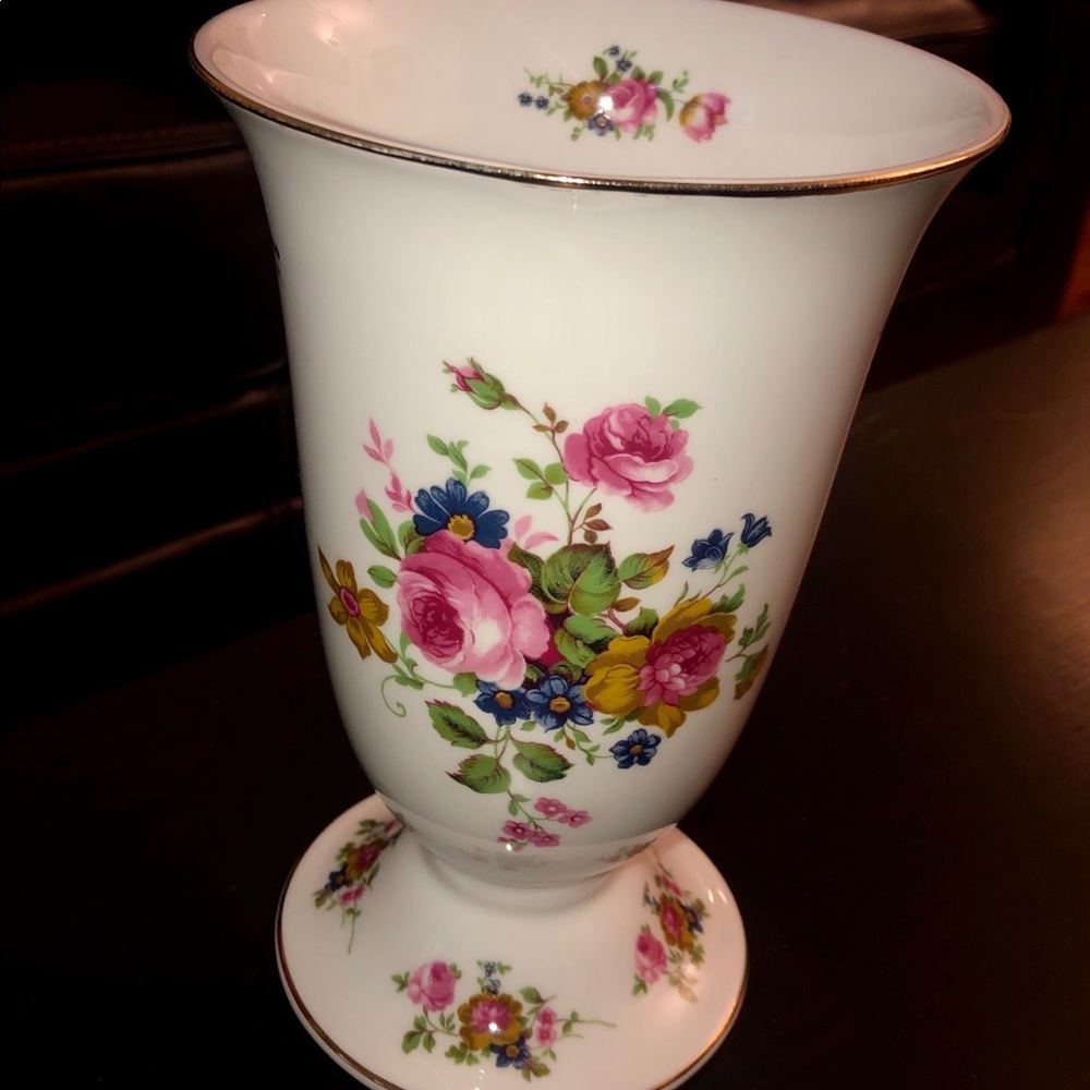 Avon’s 1998 President’s Club Vase